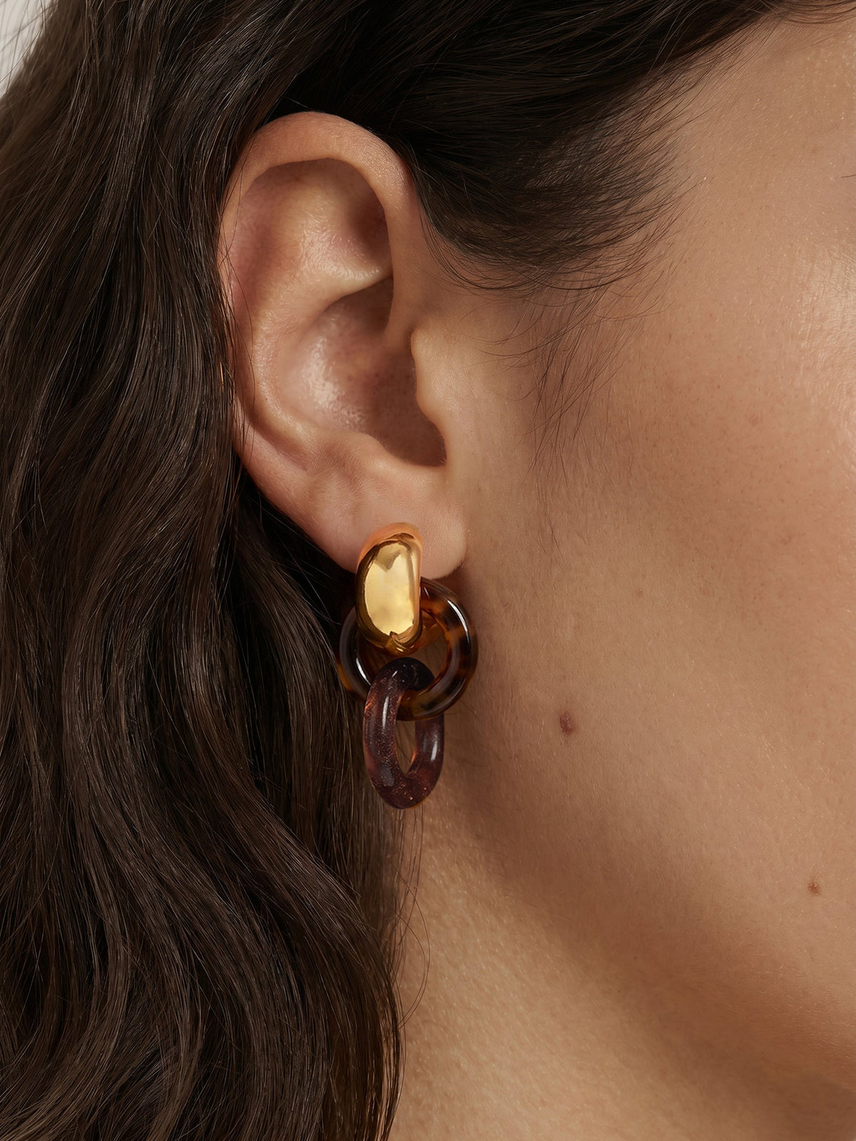 Resin Link Drop Hoop Earring in Brown - Veronica Beard Recommended